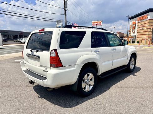 Used 2007 Toyota 4Runner SR5 AWD/4WD image 6