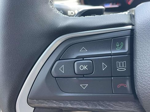 Used 2025 Jeep Grand Cherokee Limited w/ Luxury Tech Group II RWD image 23