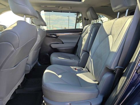 Certified 2022 Toyota Highlander Platinum image 16