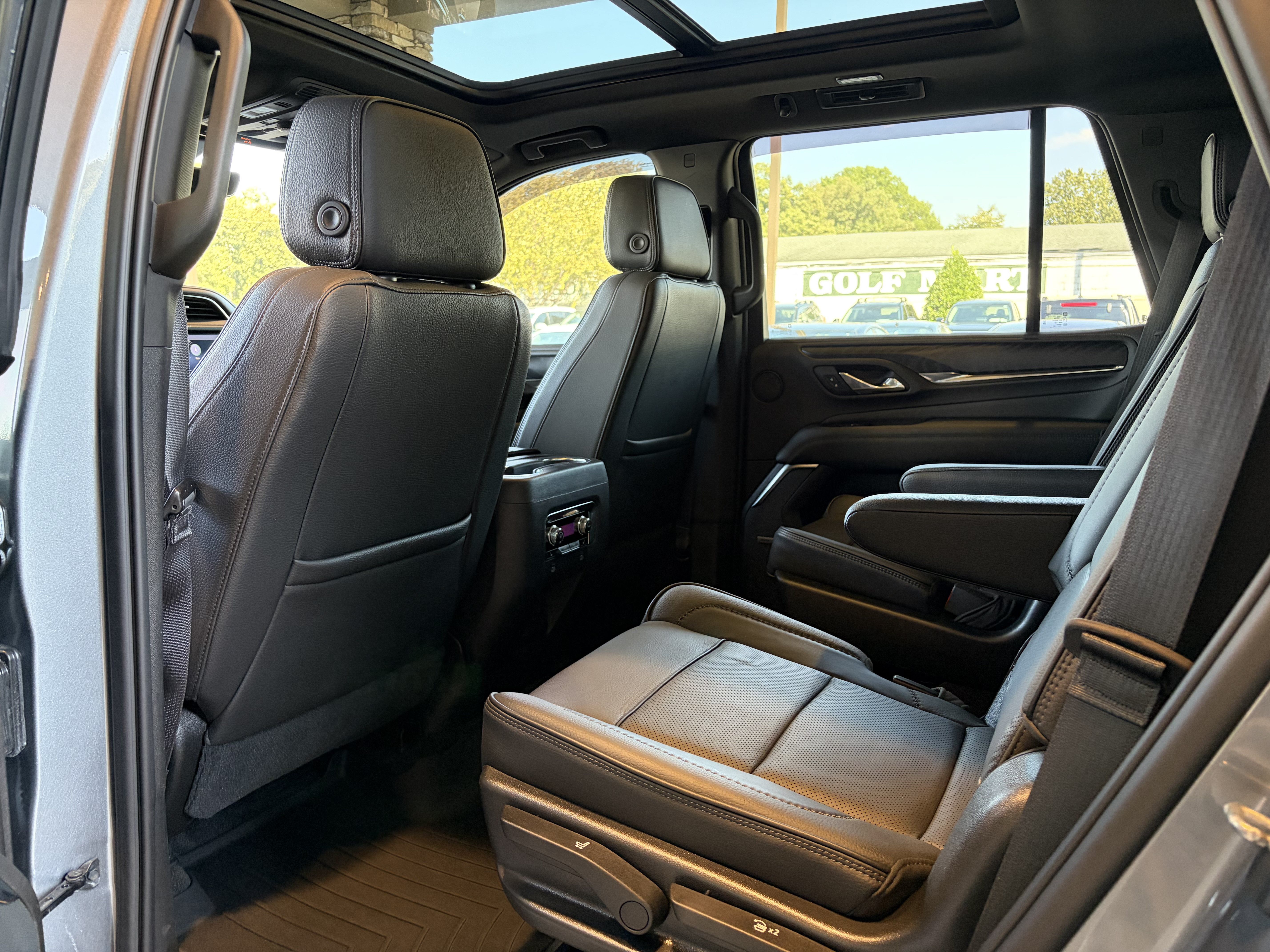 Used 2021 GMC Yukon Denali w/ Denali Premium Package AWD/4WD image 29