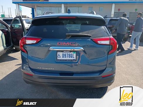 Used 2024 GMC Terrain SLE w/ Driver Convenience Package image 6