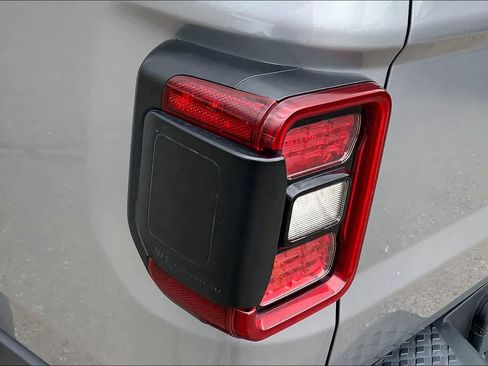 Used 2021 Jeep Gladiator Mojave AWD/4WD image 28