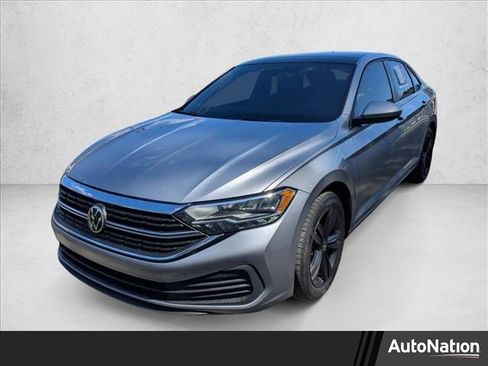 Used 2023 Volkswagen Jetta SE image 1