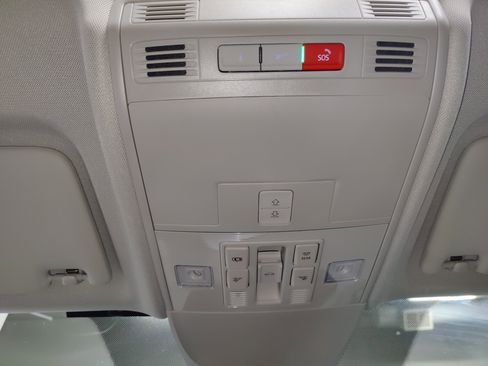 Certified 2023 Volkswagen Taos SE w/ Panoramic Sunroof Package image 24