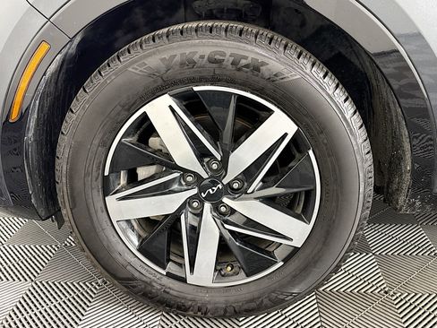 Used 2023 Kia Sorento S image 37