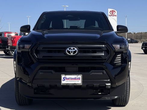 Used 2025 Toyota Tacoma SR image 7