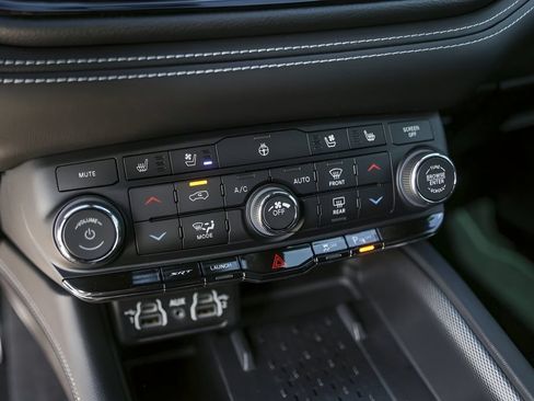 Used 2025 Dodge Durango SRT Hellcat w/ Black Package AWD/4WD image 18