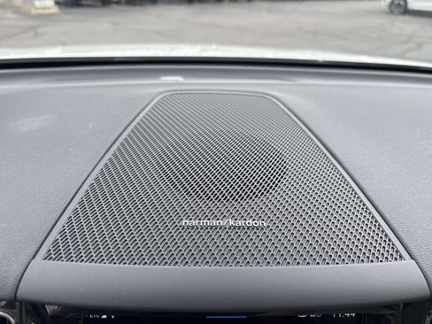 Used 2023 Volvo XC60 B5 Plus image 24