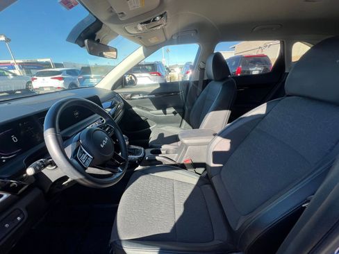 Used 2025 Kia Seltos S image 27