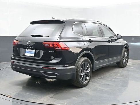 Used 2022 Volkswagen Tiguan SE AWD/4WD image 10