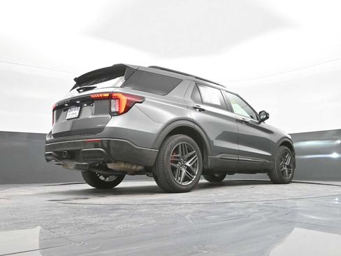 Used 2025 Ford Explorer ST-Line w/ ST-Line Street Pack AWD/4WD image 43