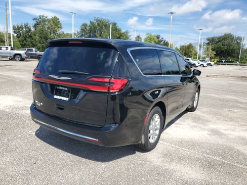 New 2026 Chrysler Pacifica Select image 4