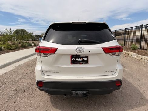 Used 2019 Toyota Highlander XLE AWD/4WD image 7
