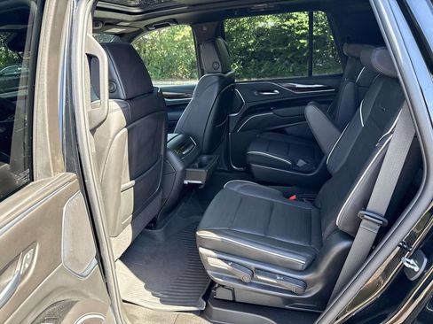 Used 2023 Cadillac Escalade Premium Luxury w/ Performance Package AWD/4WD image 10