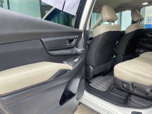 Used 2023 Subaru Ascent Premium w/ Convenience Package image 11