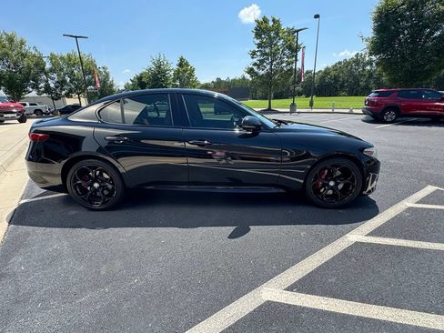 Used 2018 Alfa Romeo Giulia AWD image 5