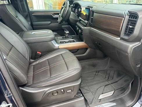 Used 2022 Chevrolet Silverado 1500 High Country w/ High Country Premium Package image 17