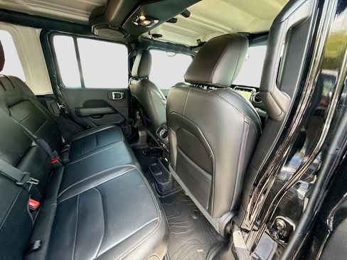 Used 2023 Jeep Wrangler Unlimited Sahara w/ Cold Weather Group AWD/4WD image 32