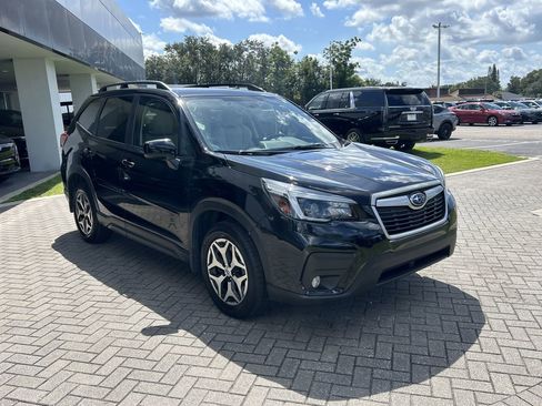 Used 2021 Subaru Forester Premium image 7