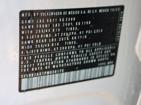 Used 2023 Volkswagen Tiguan SE R-Line image 29