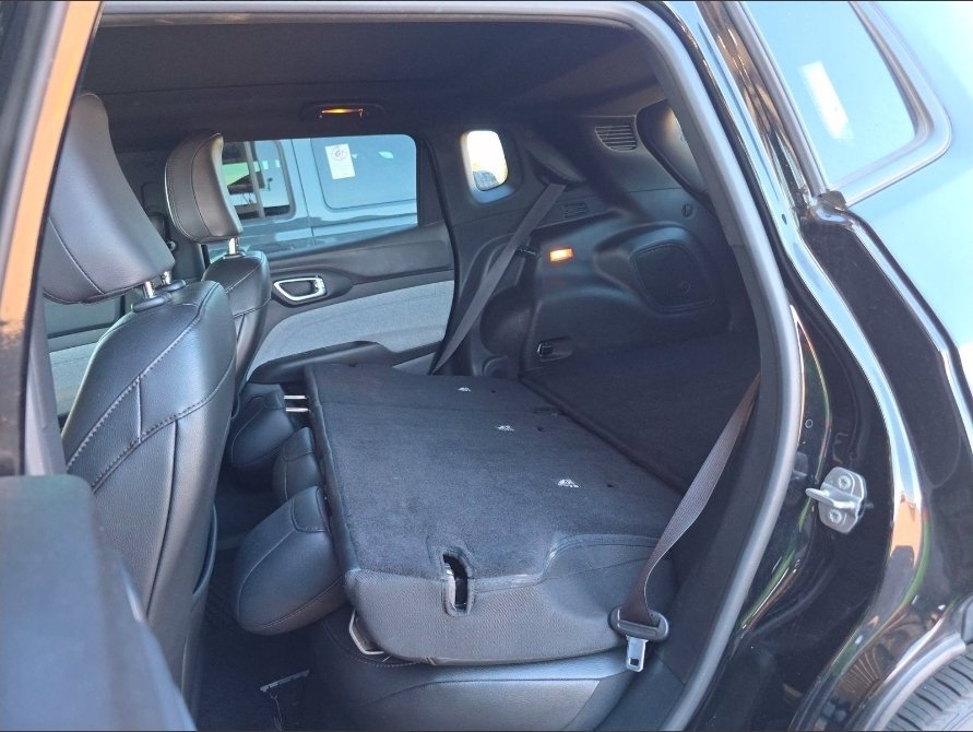 Used 2025 Jeep Compass Latitude w/ Sun & Sound Group AWD/4WD image 12