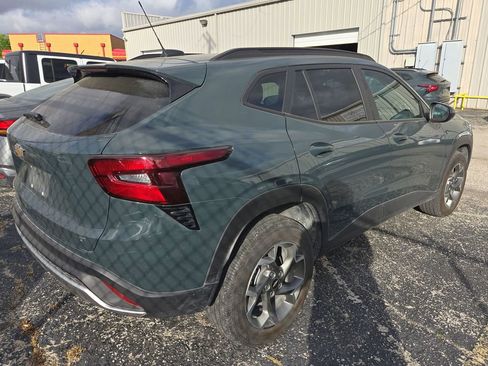 Used 2025 Chevrolet Trax LT image 3