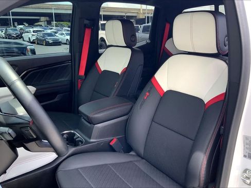 Used 2025 GMC Canyon AT4 w/ AT4X Package AWD/4WD image 11