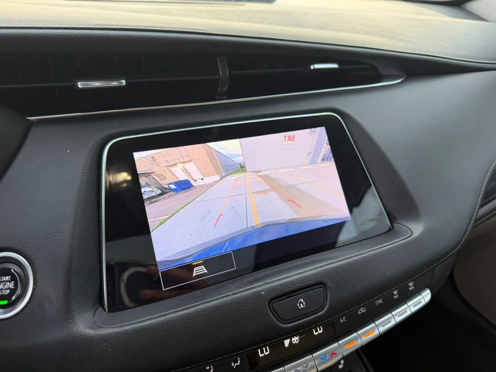 Used 2023 Cadillac XT4 Luxury w/ Cold Weather Package FWD image 37