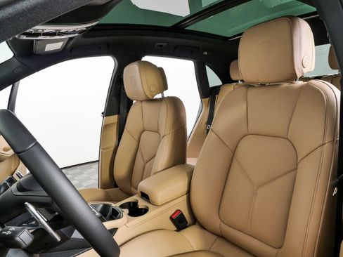 New 2026 Porsche Macan AWD/4WD image 5