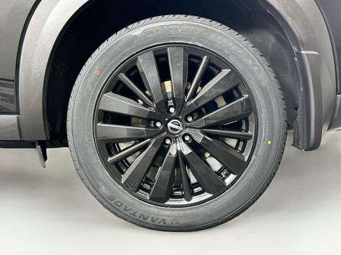 Used 2023 Nissan Pathfinder Platinum w/ Black Appearance Package AWD/4WD image 11