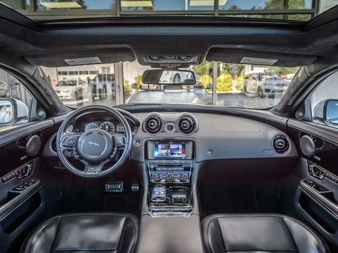 Used 2016 Jaguar XJ image 3