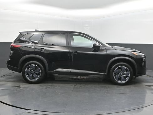 Used 2025 Nissan Rogue SV FWD image 10