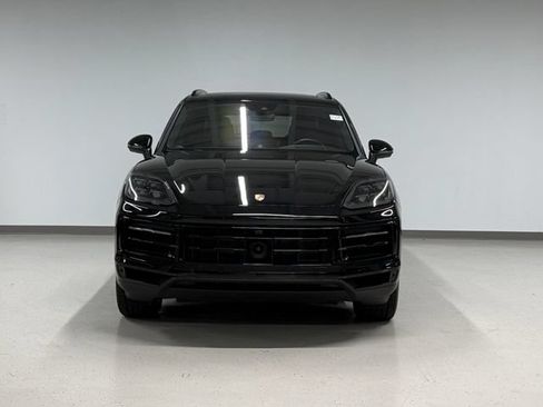 Certified 2025 Porsche Cayenne E-Hybrid w/ Premium Package Plus AWD/4WD image 8