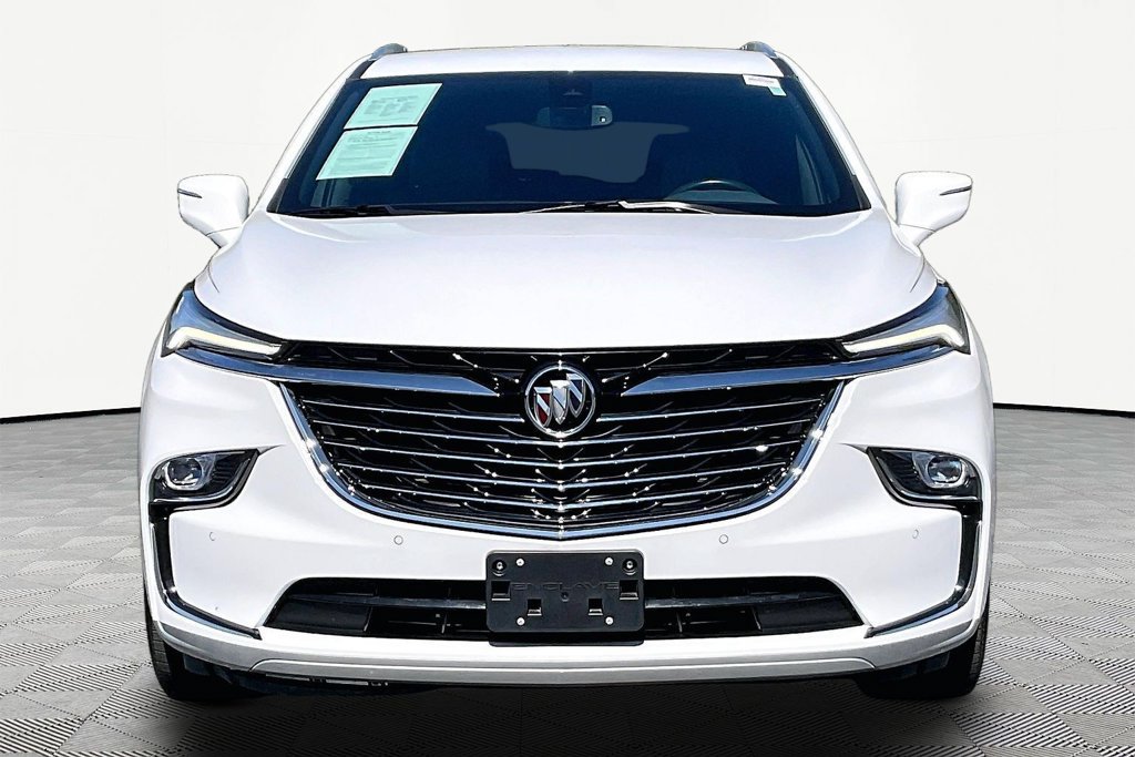 Used 2023 Buick Enclave Essence FWD image 2