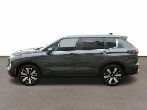 Used 2025 Mitsubishi Outlander SE AWD/4WD image 6