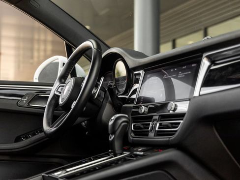 Certified 2023 Porsche Macan AWD/4WD image 47