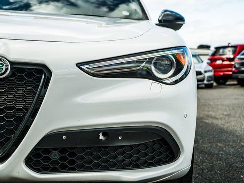 Used 2022 Alfa Romeo Stelvio Veloce AWD/4WD image 9