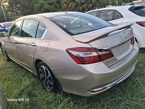 Used 2017 Honda Accord EX-L image 3