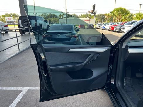 Used 2023 Tesla Model Y 2WD image 28