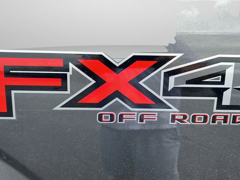 Used 2018 Ford F150 XLT w/ Equipment Group 302A Luxury AWD/4WD image 11