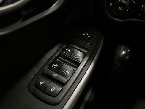 Used 2019 Jeep Cherokee Limited AWD/4WD image 26