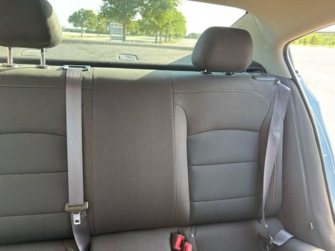 Used 2017 Chevrolet Cruze LS FWD image 16
