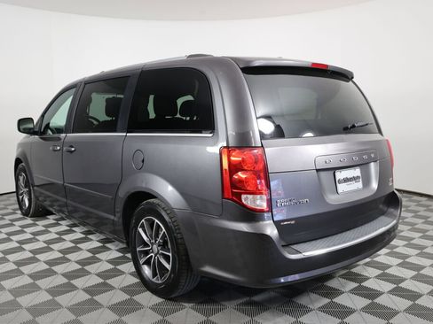 Used 2017 Dodge Grand Caravan SXT FWD image 4
