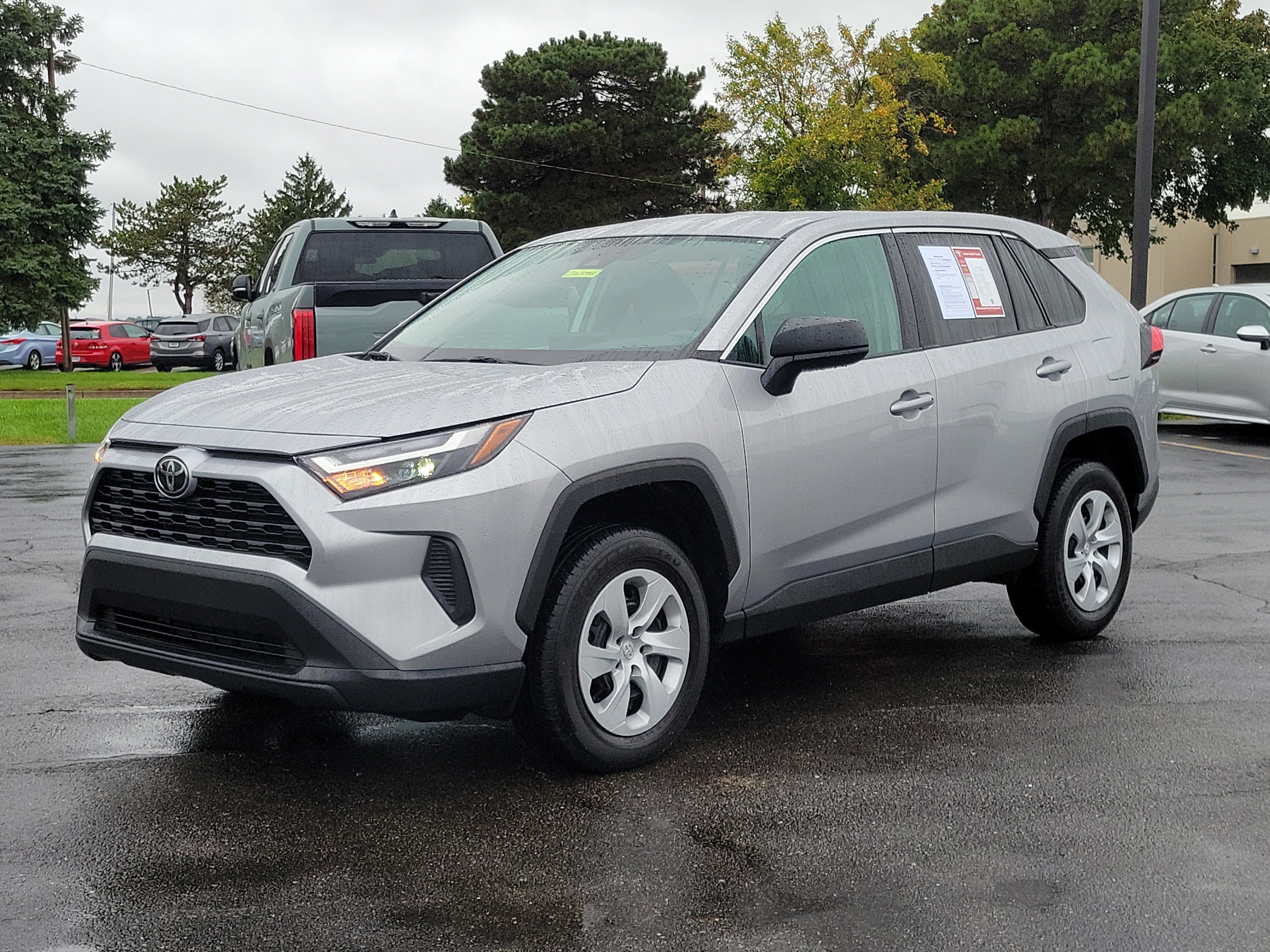 Used 2025 Toyota RAV4 LE AWD/4WD image 2