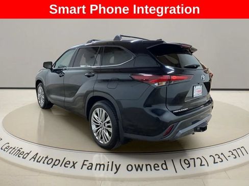 Used 2024 Toyota Highlander Limited AWD/4WD image 3
