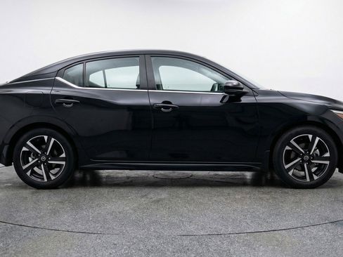 Used 2025 Nissan Sentra SV image 11