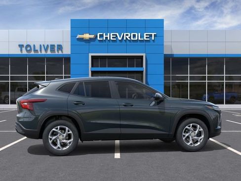 New 2026 Chevrolet Trax LS w/ LS Convenience Package FWD image 6
