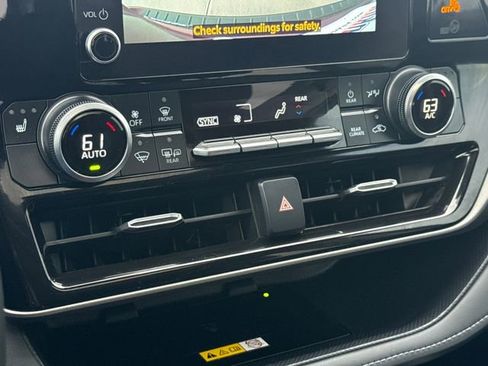 Used 2023 Toyota Highlander XLE image 29