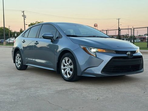 Used 2023 Toyota Corolla LE FWD image 3