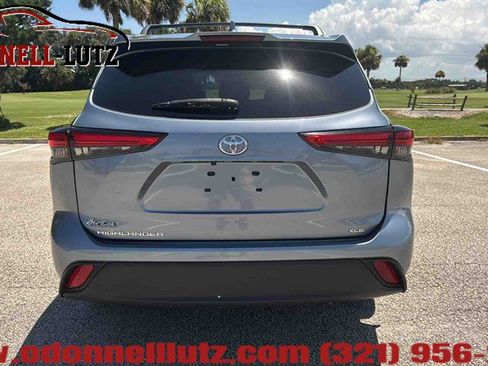 Used 2023 Toyota Highlander XLE FWD image 5